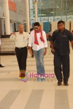 Abhishek Bachchan at Mumbai airport from a trip to Goa on 15th April 2010 (2).JPG